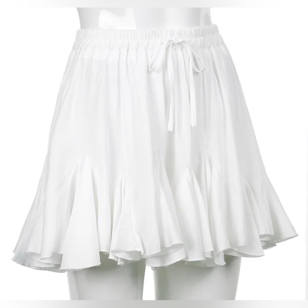 Boutique entro white mini skirt